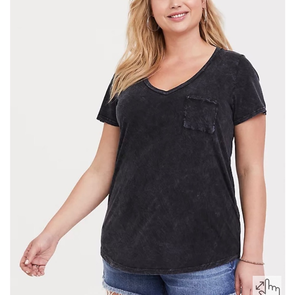 Torrid POCKET PREMIUM V-NECK TEE
5x